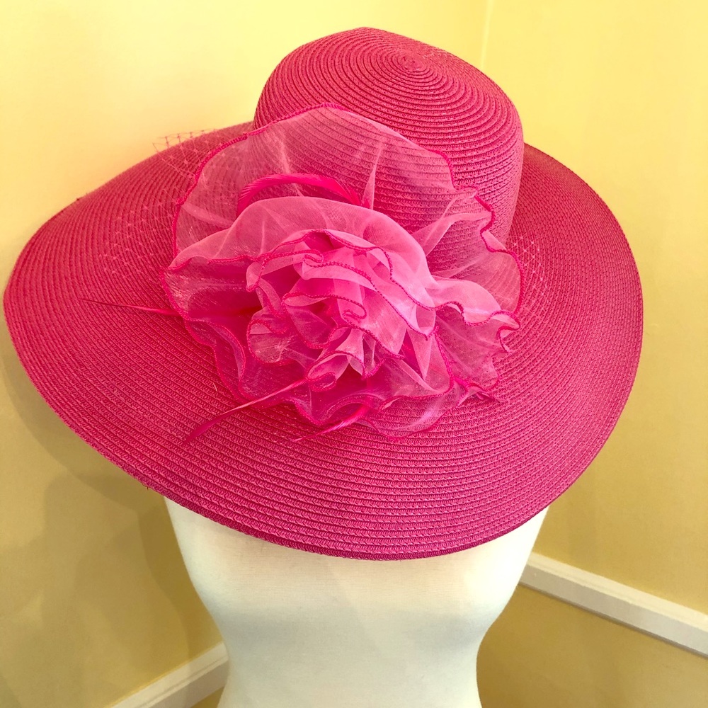 Beautiful pink hat with flower detail